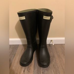 Black Hunter boots. Size 8